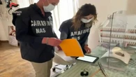 Senza specializzazione praticava medicina estetica, denunciata
