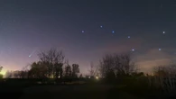 La cometa Lemmon saluta l'Orsa Maggiore sulle campagne romane