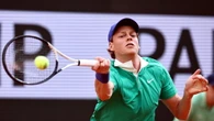 Sinner-Djokovic 1-1 nel secondo set. L'azzurro vince il primo 6-4 DIRETTA e FOTO al Roland Garros