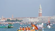 Venezia vive la festa della Vogalonga, oggi solo remi in laguna