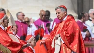 Papa: Becciu, 'offro le mie sofferenze per il bene della Chiesa'