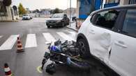 Perde controllo moto e impatta su auto, 21enne muore a Brindisi