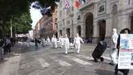 Flash mob degli antimilitaristi, simulato un bombardamento