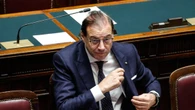 Leo frena la Lega, 'difficile portare la flat tax a 100mila euro'