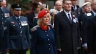 La regina Camilla commemora caduti in vista del Remembrance Day