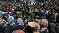 Israele apre il fuoco sulla folla a centro aiuti, 27 morti