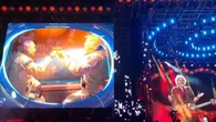 I grandi della Terra brindano sul palco di Ligabue, grazie all'IA