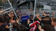 Manifestazione a Istanbul, polizia aziona cannoni e lacrimogeni