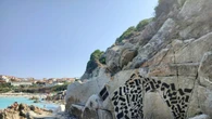 Le rocce di Santa Teresa Gallura deturpate dai writer