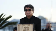 Jafar Panahi acclamato dai suoi sostenitori al ritorno a Teheran