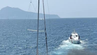Incendio su una barca a vela, Guardia costiera salva 8 persone