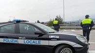 Deridono Polizia locale sui social, sindaco li denuncia