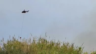 Fiamme alle porte di Carbonia, alcune case e campo rom evacuati