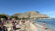 Termometro sfiora 30 gradi, spiagge affollate in Sicilia