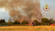 Stop ai treni per incendio vicino ai binari della Tirrenica