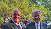 Foto con Prodi in Cina, bufera social su sindaco di Grosseto