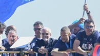 In pensione magazziniere Napoli dopo mezzo secolo, ondata social