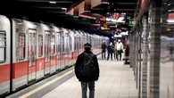Frenata brusca della metro in centro a Milano, contusi e feriti