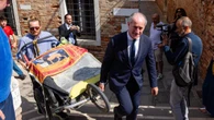 A piedi per 35mila km, 'Pieroad' termina il giro del mondo