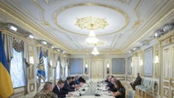 Zelensky sente Trump, 'discusse soluzioni per la difesa'