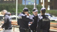 Rapinatori in gioielleria, fumogeni per coprirsi la fuga