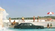 Rolls-Royce, bagno in piscina celebra 100 anni di Phantom