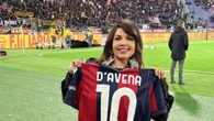 Cristina D'Avena canta in campo allo stadio Dall'Ara di Bologna