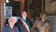 Ad Alassio una statua di Pertini in piazza dedicata a partigiani