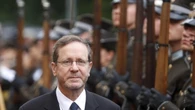 Herzog in piazza con famiglie ostaggi, 'li riporteremo a casa'