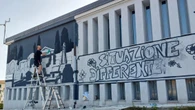 Cimitero come murales sulla scuola a rischio chiusura nel Vco