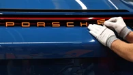 Calano le vendite di Porsche nel trimestre, pesano Usa e Cina