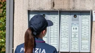 A 9 anni dormiva tra rifiuti e droga, arrestato padre e un amico