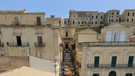 Infiorata a Noto dedicata alla pace, migliaia di visitatori