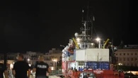 Mediterranea, migranti in porto vicino per affermare dignità