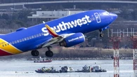 Sfiorata collisione negli Usa tra aereo linea e caccia, 2 feriti