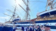 L'Amerigo Vespucci a Livorno, resterà in porto fino all'8 giugno