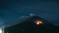 Erutta un vulcano a Bali, cancellati i voli in partenza