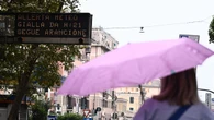Il meteo divide l'Italia, forti temporali al Nord e sole al Centro Sud