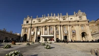 Il Papa, "Dio è lì dove l'innocente soffre"
