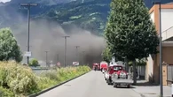 Prosegue l'intervento per il maxi-incendio a Merano