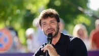 De Martino, 'condurre Sanremo? Ci vuole qualche capello bianco