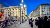 In piazza Scala la moda e i pro Gaza uniti per un momento