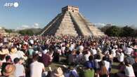 Messico, i turisti festeggiano l'equinozio di primavera a Chichen Itza