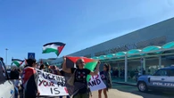 Israeliani in Sardegna, nuova protesta all'aeroporto di Olbia