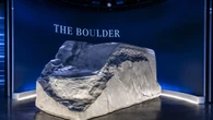 Mercedes racconta il futuro dei van con la scultura The Boulder