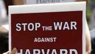 Trump chiede un maxi risarcimento all'Università di Harvard