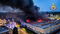Incendio nel Torinese: Arpa, inquinanti tornati nella norma