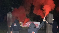 Animalisti manifestano davanti al recinto per orsi a Trento
