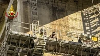 Soccorsi da vigili del fuoco 12 operai bloccati su piattaforme