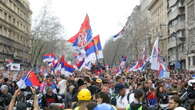 A Belgrado migliaia in corteo verso il Parlamento